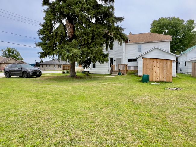 36 Alfred St W, Home with 8 bedrooms, 4 bathrooms and 3 parking in Wingham ON | Image 5