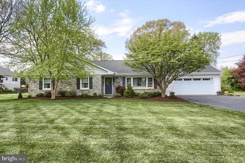 1365 Sunset Dr, LANCASTER, PA, 17601-5251 | Card Image
