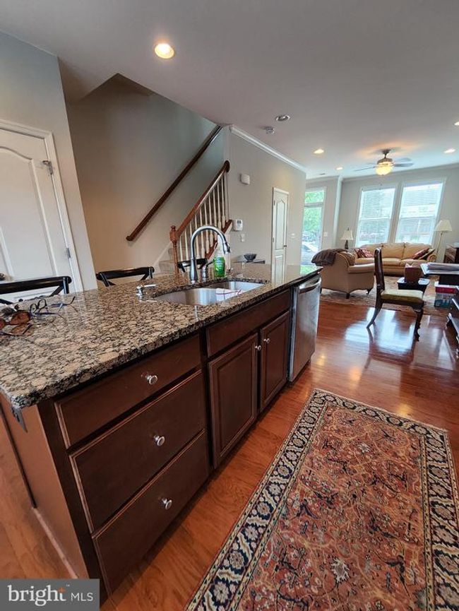 8952 Center St, Townhouse with 3 bedrooms, 3 bathrooms and null parking in Manassas VA | Image 8