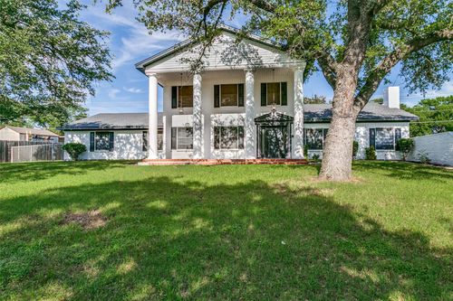 2 Linderhof Cir, Bedford, TX, 76022-7203 | Card Image