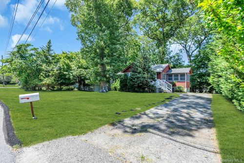 33 Cedar Drive, Brookhaven, NY, 11764 | Card Image