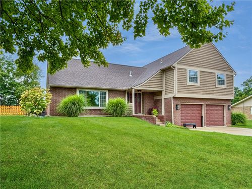 6800 Curtwood Dr, Tipp City, OH, 45371-2604 | Card Image