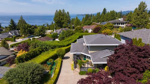 4827 Bluegrouse Dr, Sechelt, BC, V7Z0E9 | Card Image