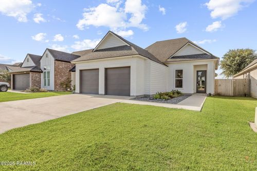 230 Whispering Meadows Rd, Broussard, LA, 70518-7931 | Card Image
