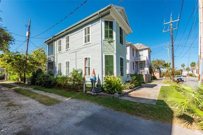 811 18th Street, House other with 3 bedrooms, 2 bathrooms and null parking in Galveston TX | Image 3