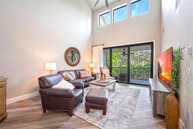 27113 Oakwood Lake Dr, House attached with 3 bedrooms, 3 bathrooms and null parking in BONITA SPRINGS FL | Image 5