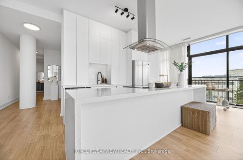 405-10376 Yonge St, Richmond Hill, ON, L4C3B8 | Card Image