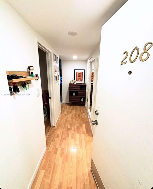208-1020 Meridian Ave, Miami Beach, FL, 33139-8330 | Card Image