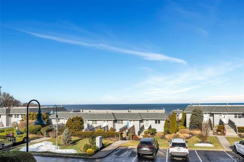 3105 Bluffs Dr S, Calverton, NY, 11933-2201 | Card Image