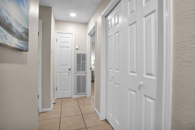 Apt B hallway | Image 30