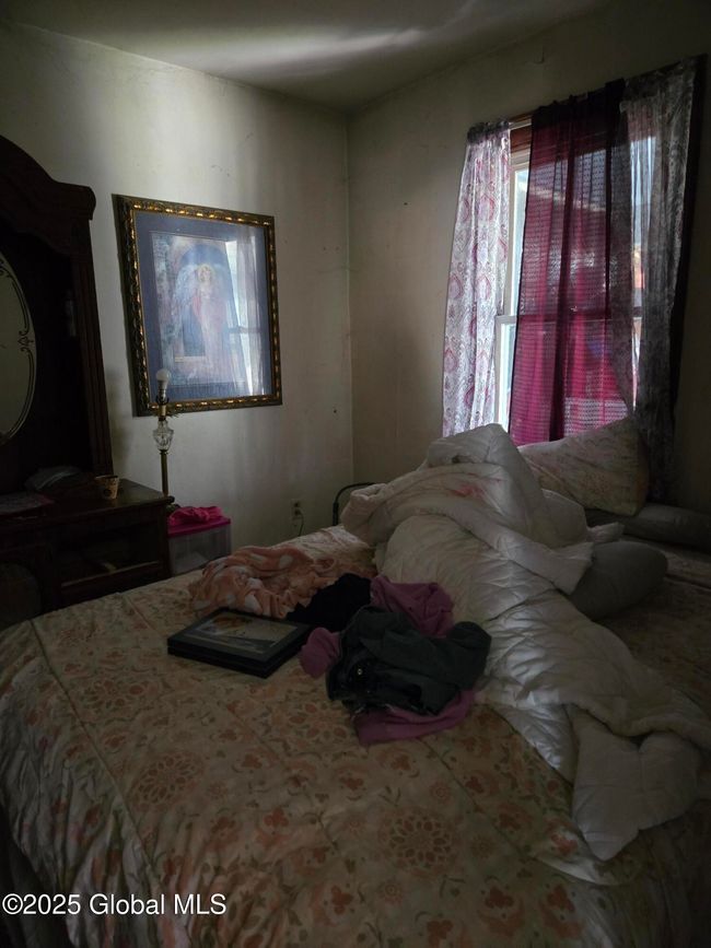 14 Western Ave, House other with 3 bedrooms, 1 bathrooms and 3 parking in Colonie NY | Image 4
