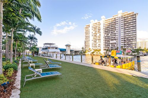 332-2670 E Sunrise Blvd, Fort Lauderdale, FL, 33304-3206 | Card Image