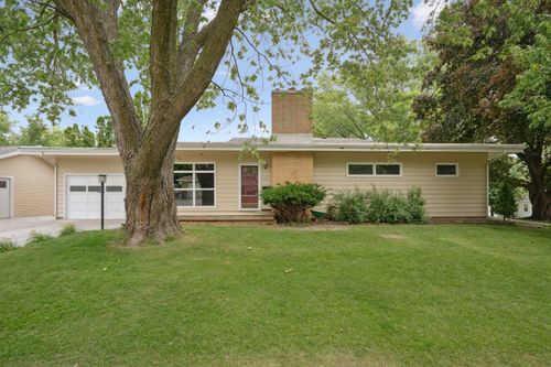 435 Maxwell St, Waterloo, IA, 50701-1946 | Card Image
