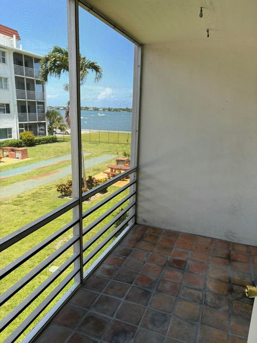 c9-4500 N Flagler Dr, West Palm Beach, FL, 33407-3863 | Card Image