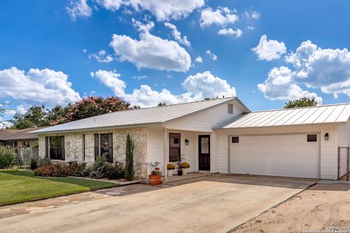129 Hughs St, Boerne, TX, 78006-2949 | Card Image