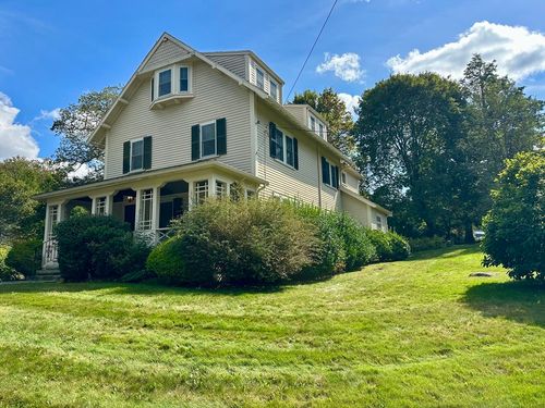 28 Green St, Needham, MA, 02492-4106 | Card Image