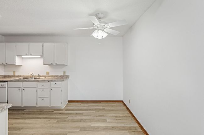 Informal dining area | Image 6