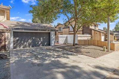 1804 E Four Creeks Court, Condo with 2 bedrooms, 2 bathrooms and null parking in Visalia CA | Image 3