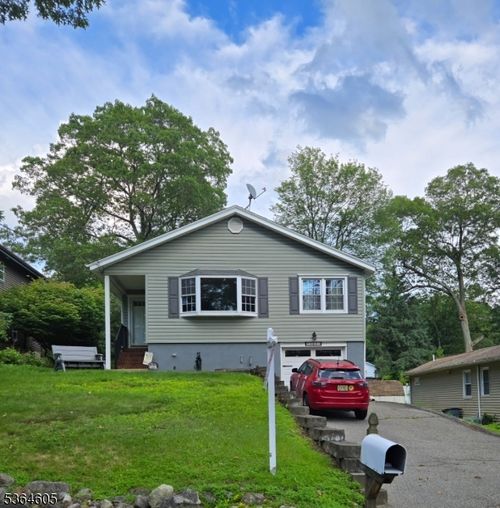 588 Dell Rd, Landing, NJ, 07850-1409 | Card Image