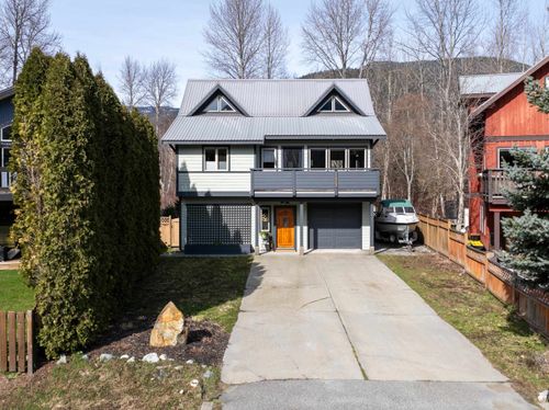 1423 Willow Dr, Pemberton, BC, V0N2L0 | Card Image