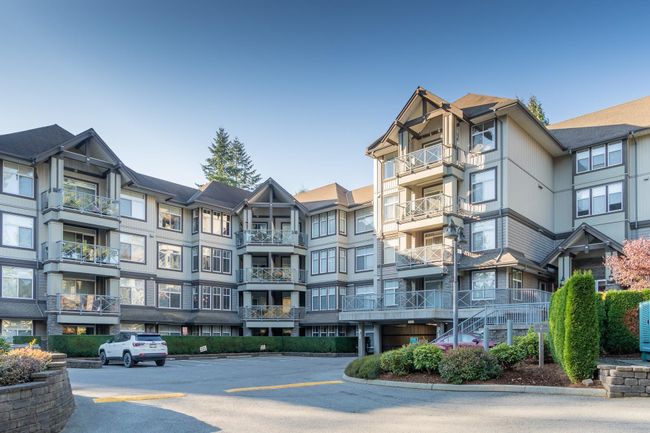 309 - 33318 E Bourquin Crescent, Condo with 2 bedrooms, 2 bathrooms and 1 parking in Abbotsford BC | Image 2