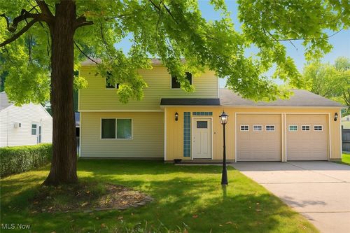 35462 Dewey Dr, Eastlake, OH, 44095-1714 | Card Image