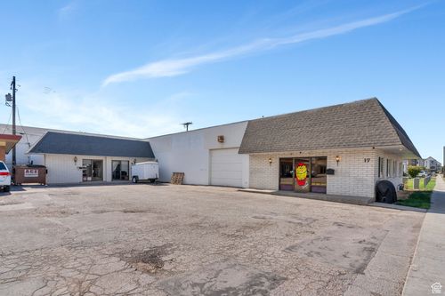 17 W Sunset Ave, South Salt Lake, UT, 84115-3533 | Card Image