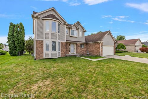 22480 Streamside Dr, Macomb, MI, 48044-3735 | Card Image