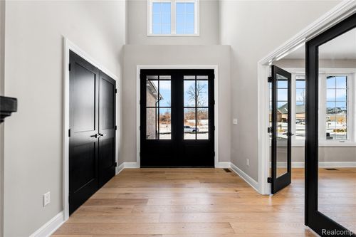 2163 Heidi Dr, Oxford, MI, 48370-2812 | Card Image