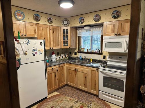 2832 Creekview Dr, Grayling, MI, 49738-7634 | Card Image