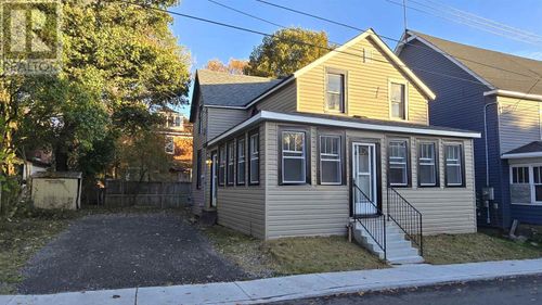 136 Biggings Ave, Sault Ste. Marie, ON, P6A3T9 | Card Image