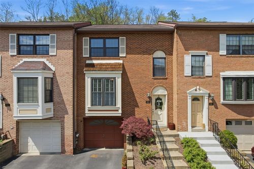 642 Woodcrest Dr, Pittsburgh, PA, 15205-1520 | Card Image