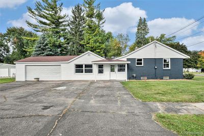 5344 Lapeer Road, Home with 3 bedrooms, 1 bathrooms and null parking in Burton MI | Image 3