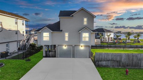 3 N Omega St, La Marque, TX, 77568-6531 | Card Image