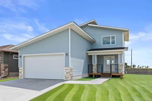 10 Clover St, Beiseker, AB, T0M0G0 | Card Image