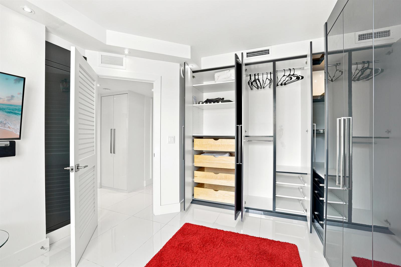 Residential in Sunny Isles Beach 4