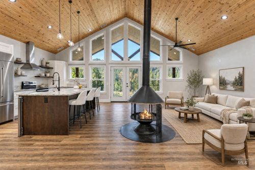 111 Swan Ln, Boise, ID, 83716-2943 | Card Image