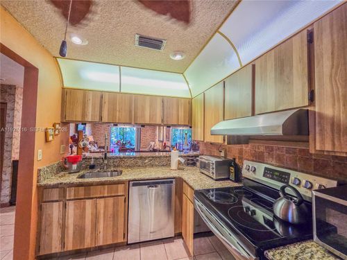 8044 Nw 41st Ct, Sunrise, FL, 33351-6160 | Card Image