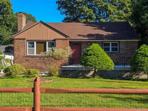 62 Montrose Point Rd, Montrose, NY, 10548-1323 | Card Image