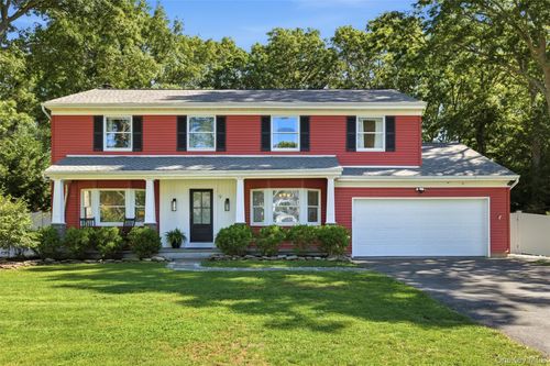 9 Northumberland Dr, Shoreham, NY, 11786-2000 | Card Image