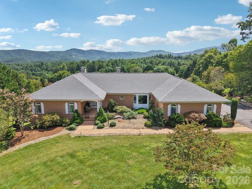 18 Thornapple Dr, Hendersonville, NC, 28739-7049 | Card Image
