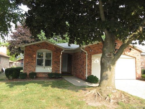 448 Sandehurst Dr, Grand Blanc, MI, 48439-1556 | Card Image