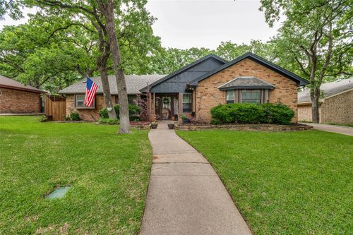 2228 Mountainview Dr, Hurst, TX, 76054-2924 | Card Image