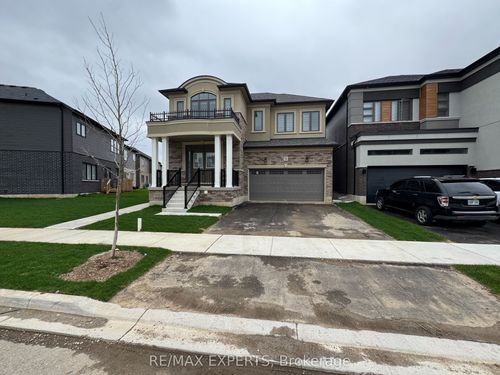 upper-81 Mckernan Avenue, Brantford, ON, N3V0C1 | Card Image