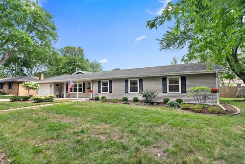 826 Birchwood Dr, Sycamore, IL, 60178-1607 | Card Image