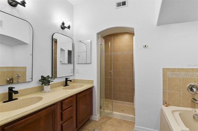 Dual sinks and walk-in shower and soaking tub | Image 22
