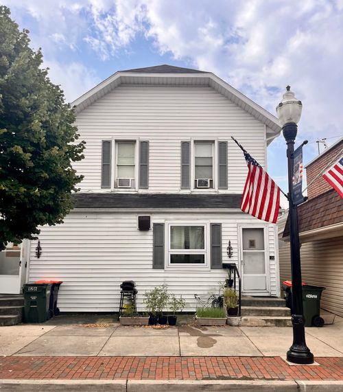 122 E Main St, Versailles, OH, 45380-1518 | Card Image