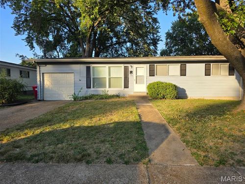 555 Versailles Dr, Florissant, MO, 63031-2101 | Card Image