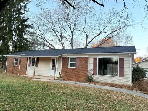 327 Weatherford Dr, King, NC, 27021-9317 | Card Image