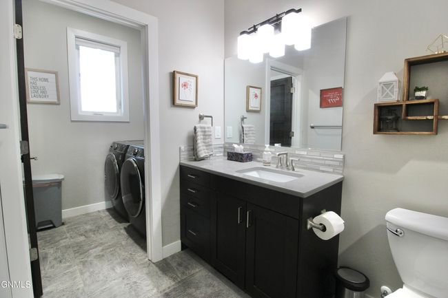 laundry door to bathroom | Image 18